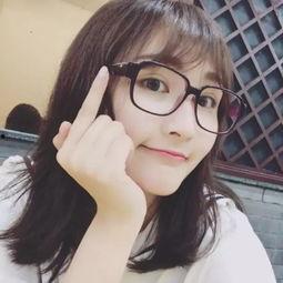 网红吃瓜微信头像女,揭秘网络红人的幕后生活  第3张